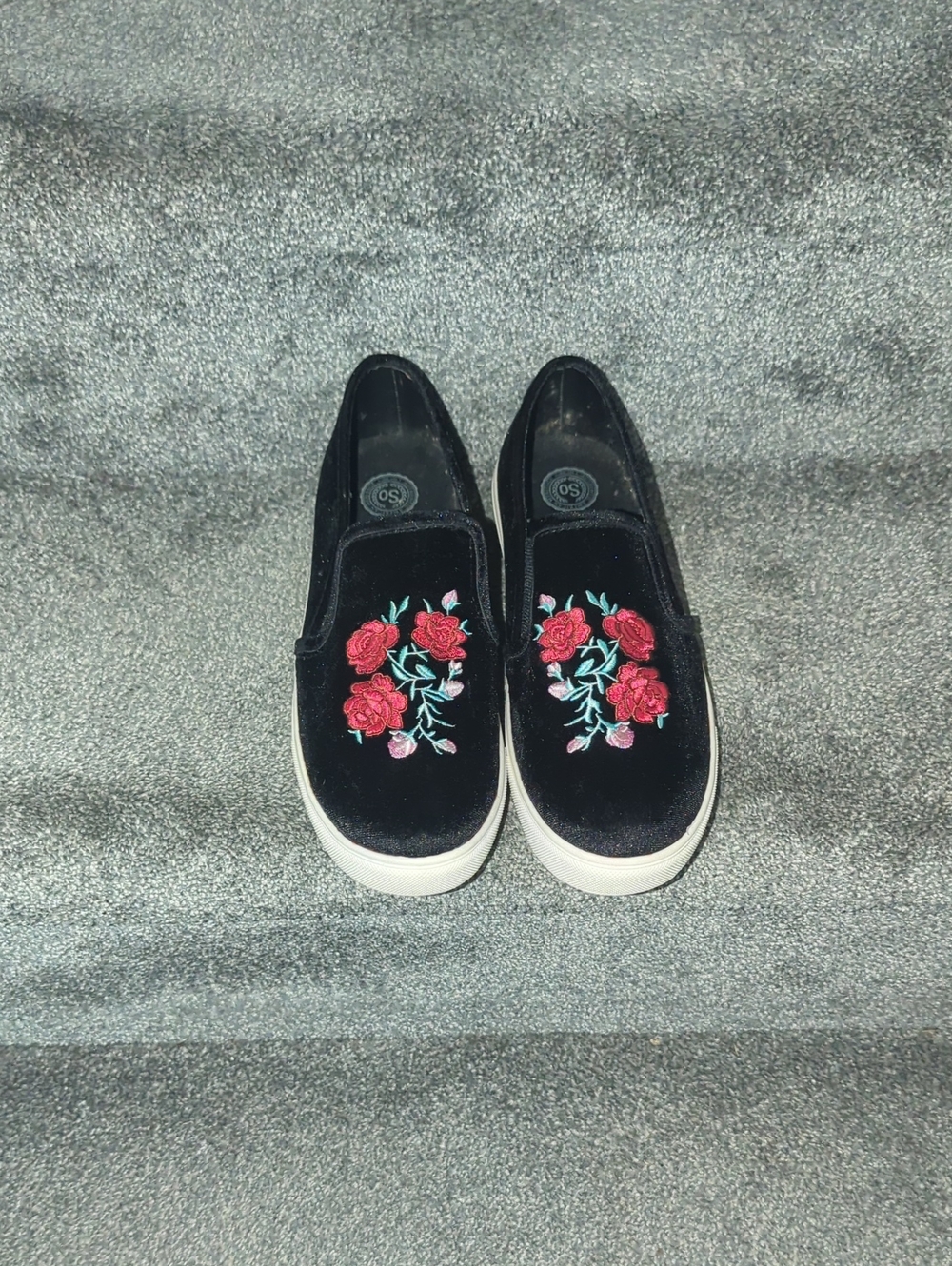 SO Black Velvet Slip-On Sneakers with Red Rose Embroidery